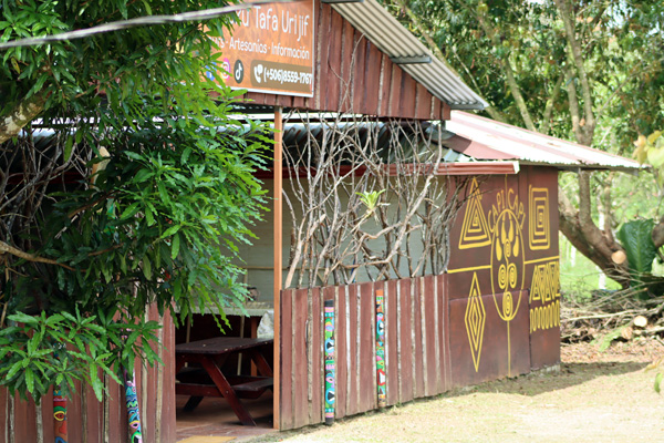 Costa Rica Hello Again: Rancho Maleku Tafa Uríjif. Jacquie's Mindfulness Musings Blog. Welcoming lodge